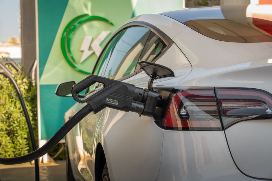 Power Your EV With Solar: The Home Setup Guide