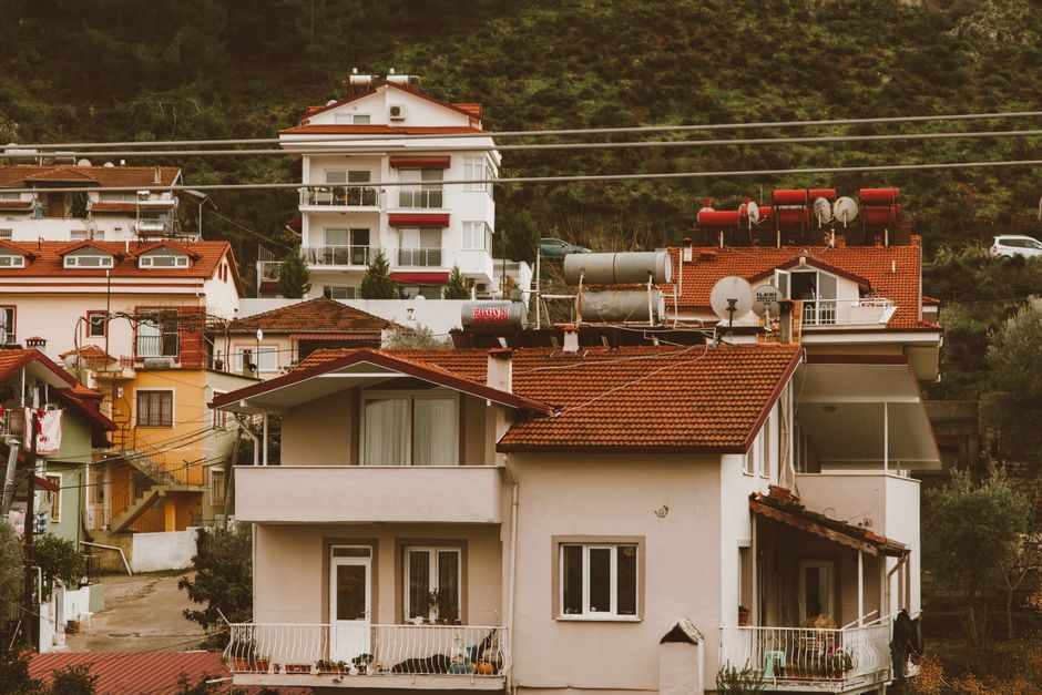 Solar Panels for Mid-Century Homes: Retrofitting 1950s-60s Houses